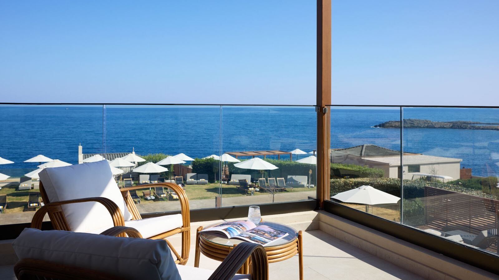 rooms-infinite-sea-view-escape