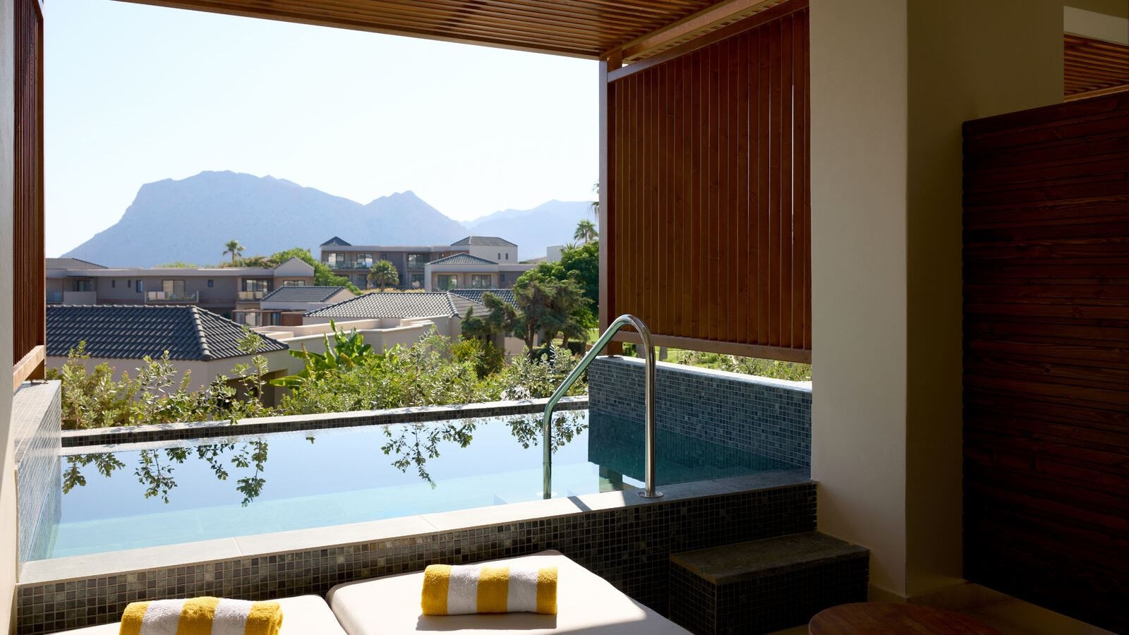 rooms-horizon-open-plan-suite-with-plunge-pool-l