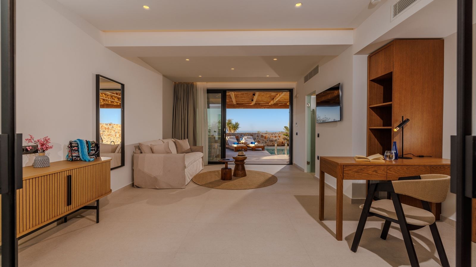 rooms-deluxe-suite-with-private-pool