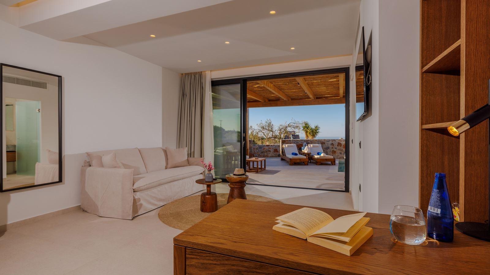 rooms-deluxe-suite-with-private-pool