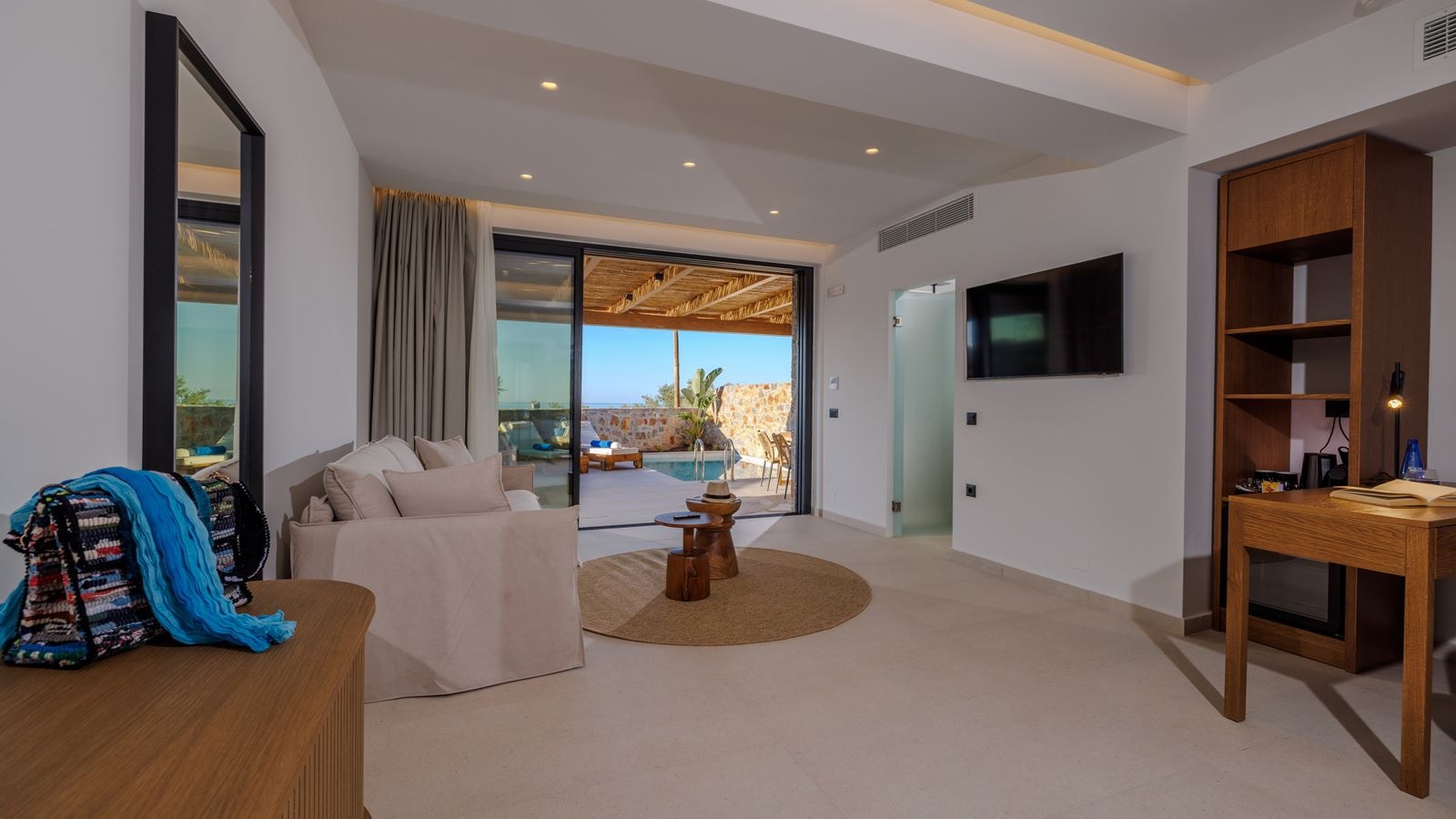 rooms-deluxe-suite-with-private-pool