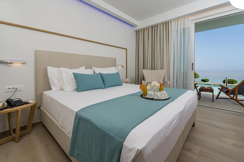 rooms-deluxe-twindouble-with-full-sea-view-and-private-pool