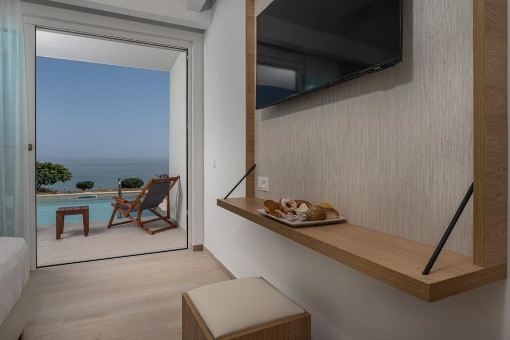 rooms-deluxe-twindouble-with-full-sea-view-and-private-pool