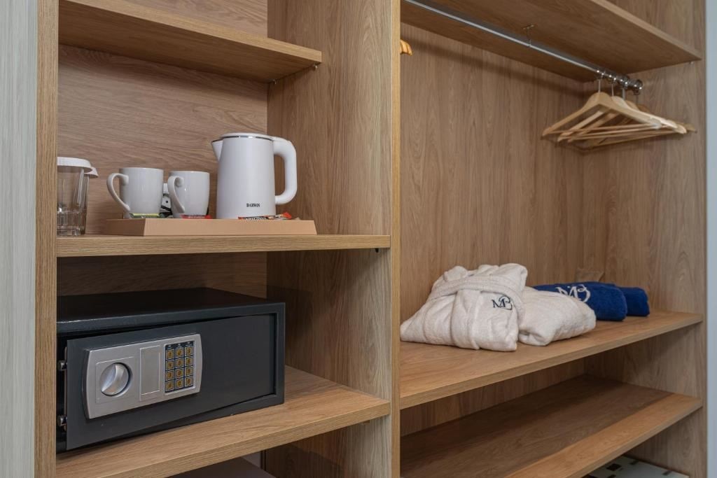 rooms-deluxe-twindouble-with-sea-view-and-sundeck