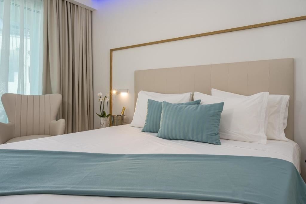 rooms-deluxe-twindouble-room-with-sharing-pool-and-pool-view