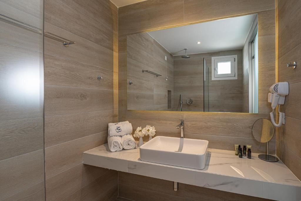 rooms-deluxe-twindouble-room-with-sharing-pool-and-pool-view