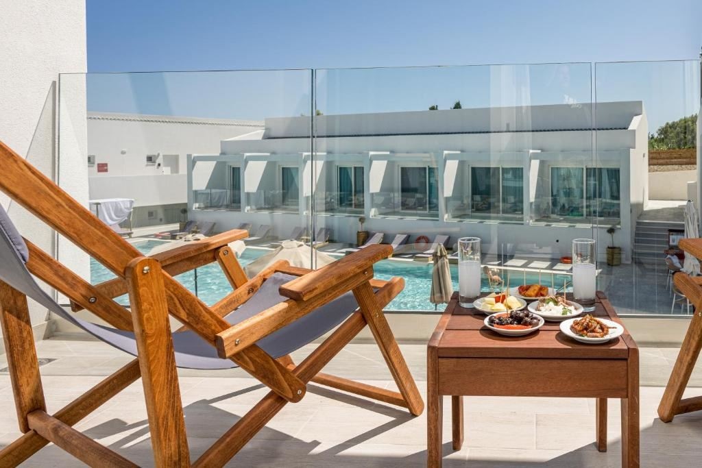 rooms-single-room-pool-view