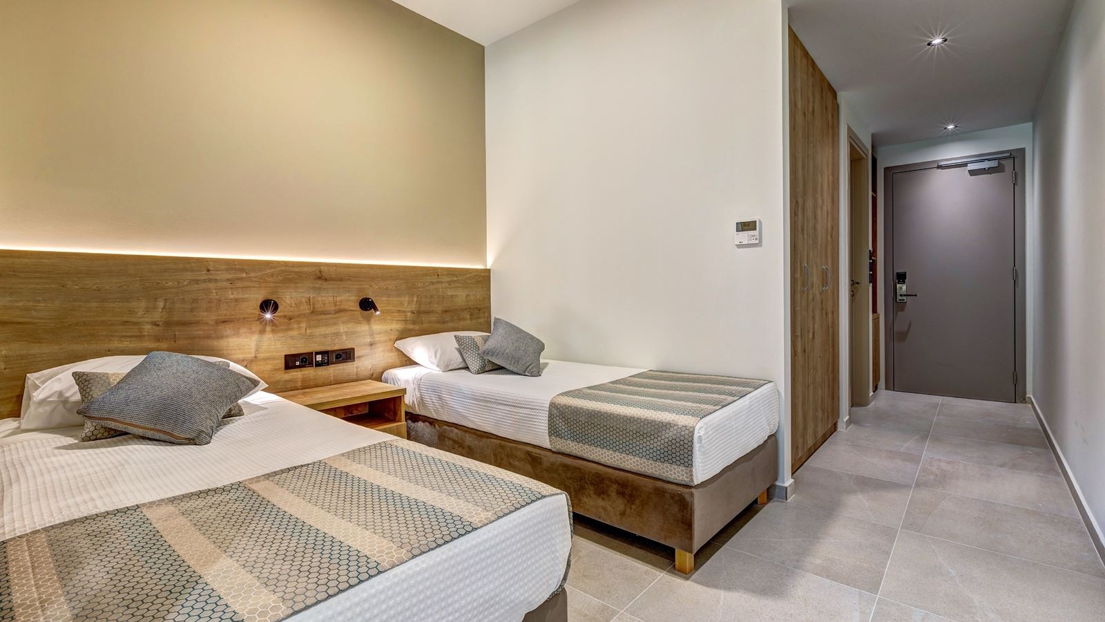 rooms-family-land-view