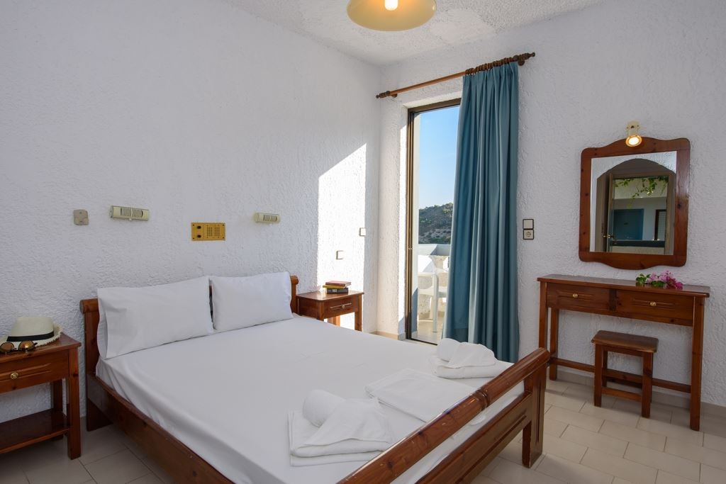 rooms-double-garden-view