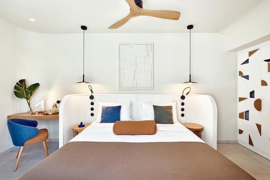 rooms-double-room-deluxe-private-heated-pool-garden-view