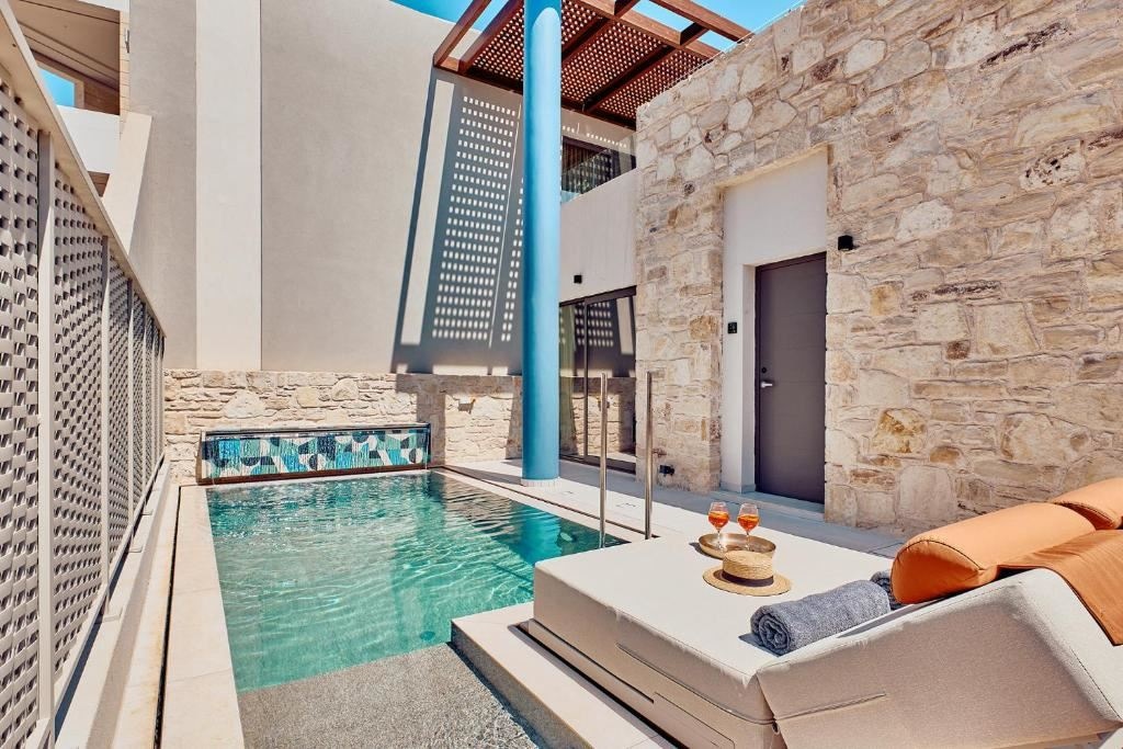 rooms-double-room-deluxe-private-heated-pool-garden-view