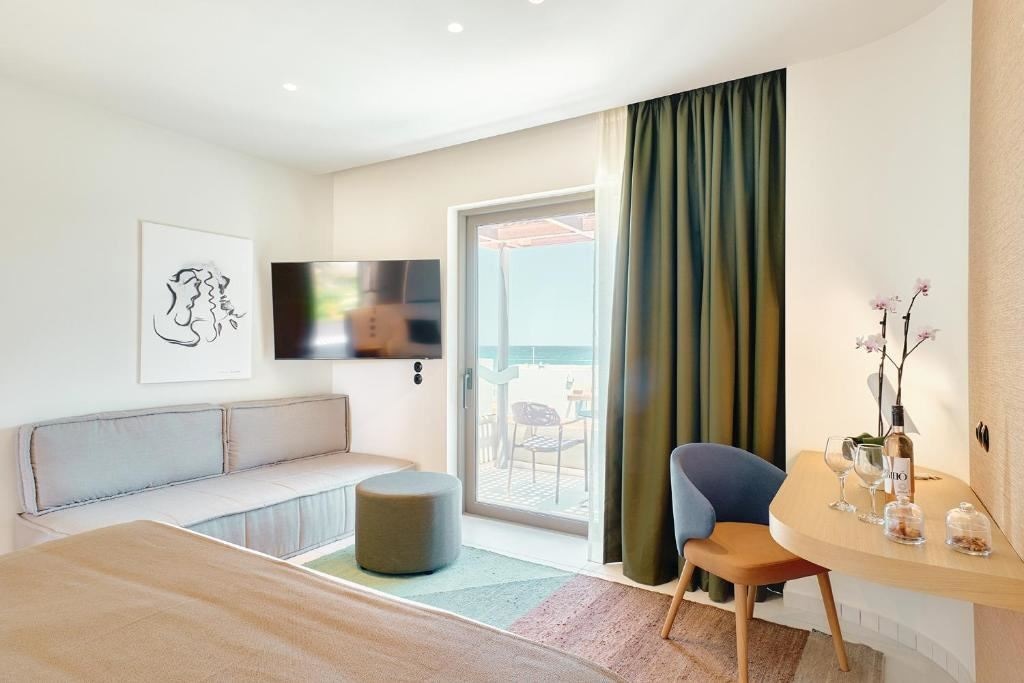 rooms-junior-suite-pure-luxe-side-sea-view