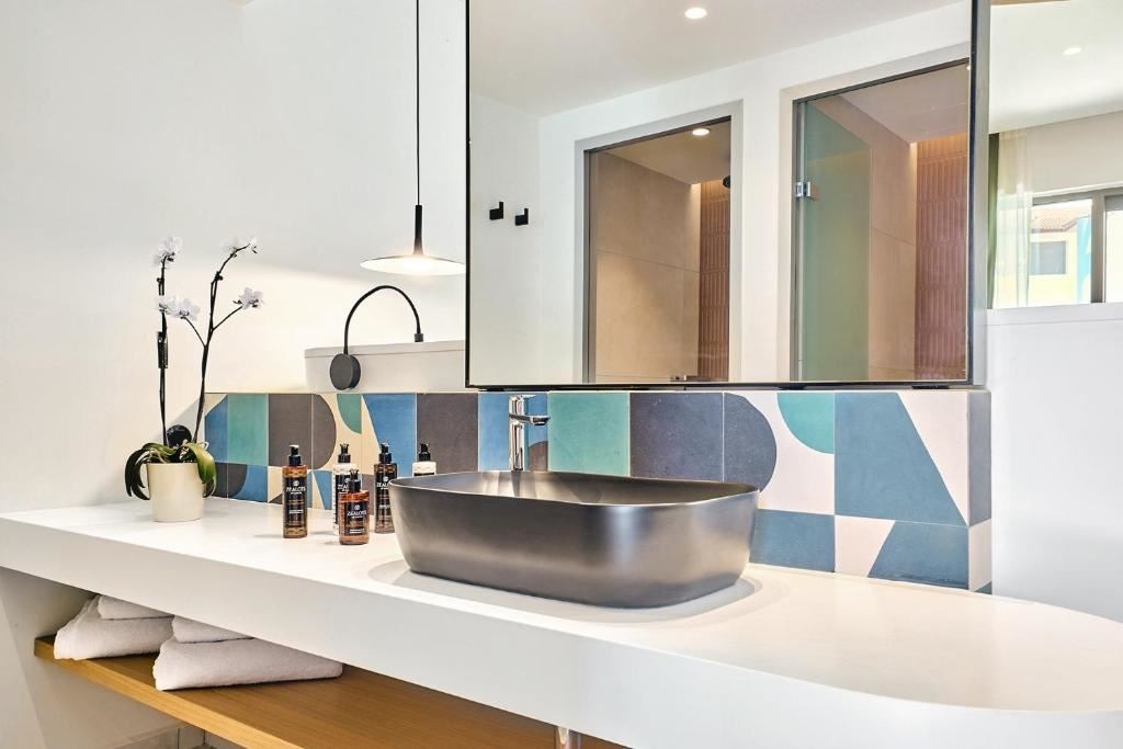 rooms-junior-suite-pure-luxe-side-sea-view