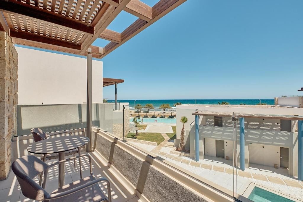 rooms-junior-suite-pure-luxe-side-sea-view