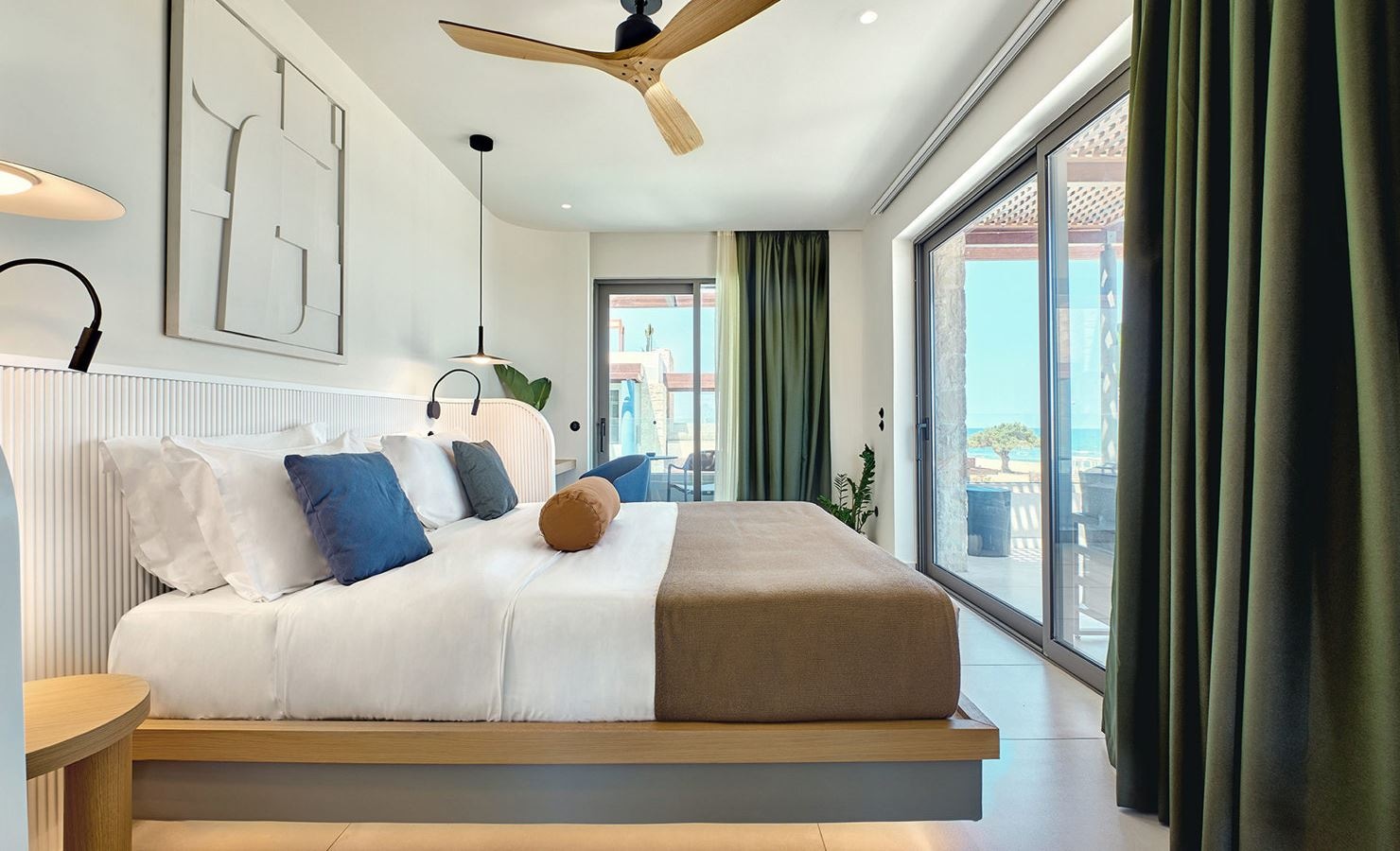 rooms-room-retreat-hydro-massage-tub--gazebo--direct-sea-view