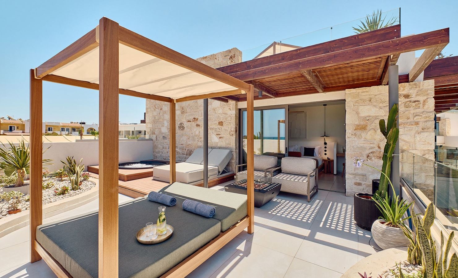 rooms-room-retreat-hydro-massage-tub--gazebo--direct-sea-view