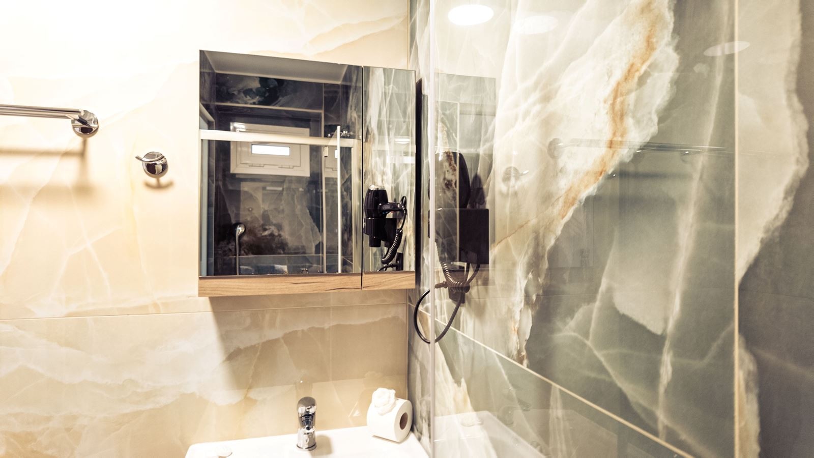 rooms-double-room-balcony-or-terrace