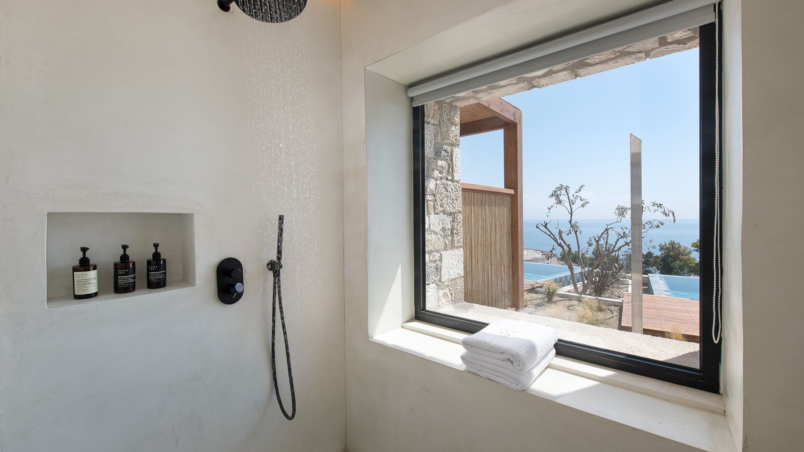 rooms-deluxe-suite-sea-view-with-private-pool