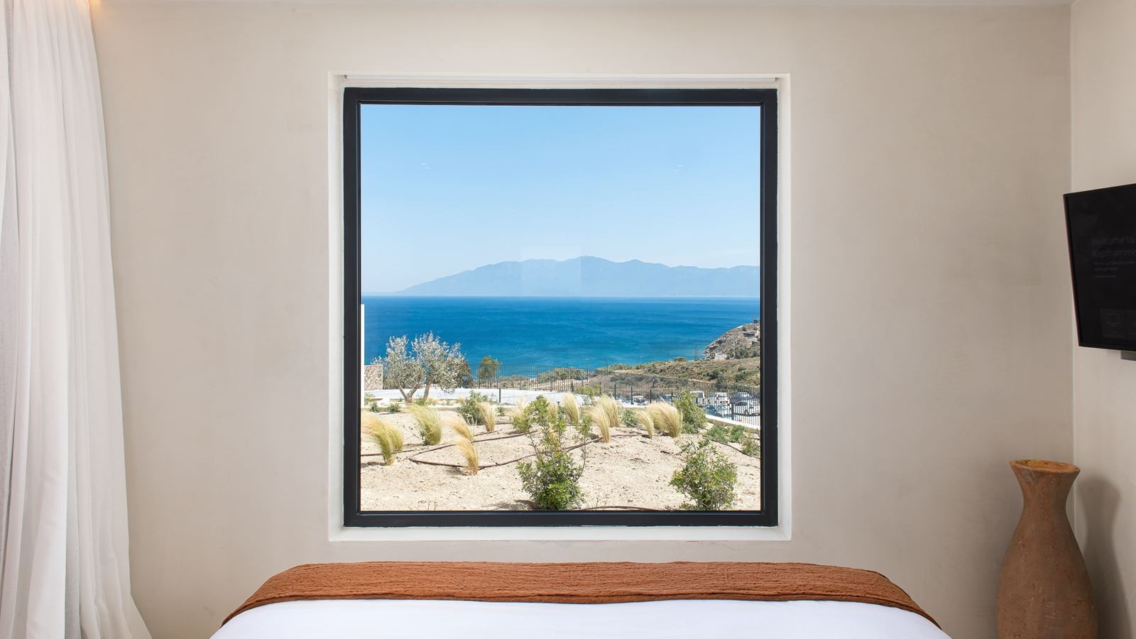 rooms-junior-suite-sea-view-or-partial-sea-view-with-hot-tub