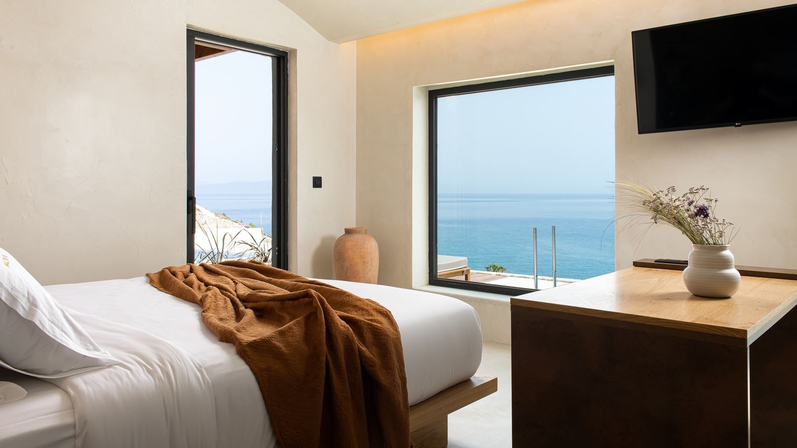 rooms-suite-sea-vie-with-private-pool