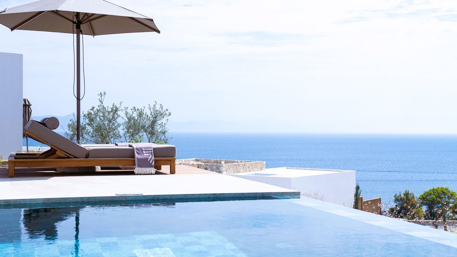 rooms-suite-sea-vie-with-private-pool