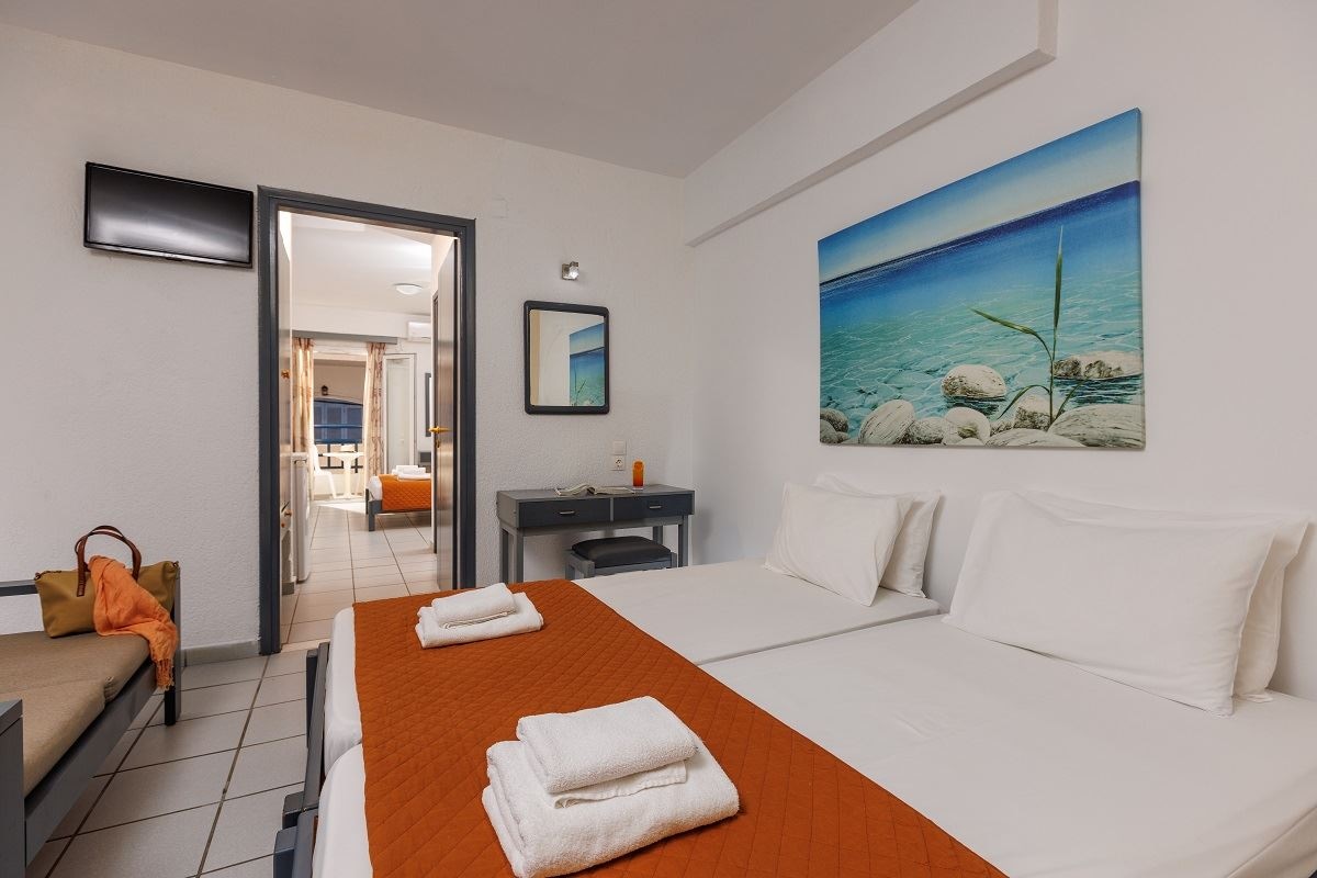 rooms-economy-quadruple-family-open-plan