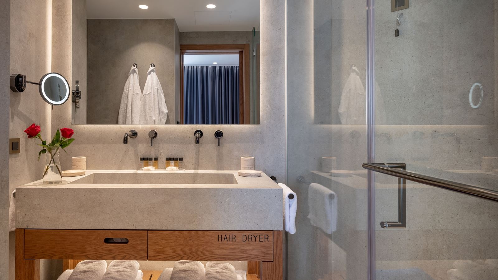 rooms-prestige-family-suite-garden-side-sea-view