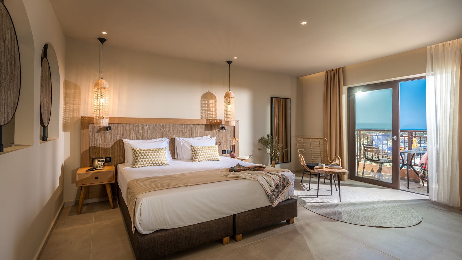 rooms-suite-open-plan-sea-view-balcony-or-terrace