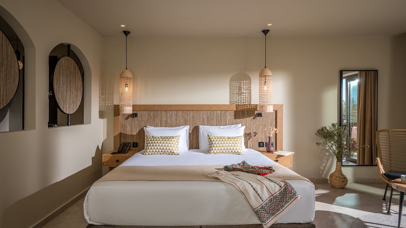 rooms-suite-open-plan-sea-view-balcony-or-terrace