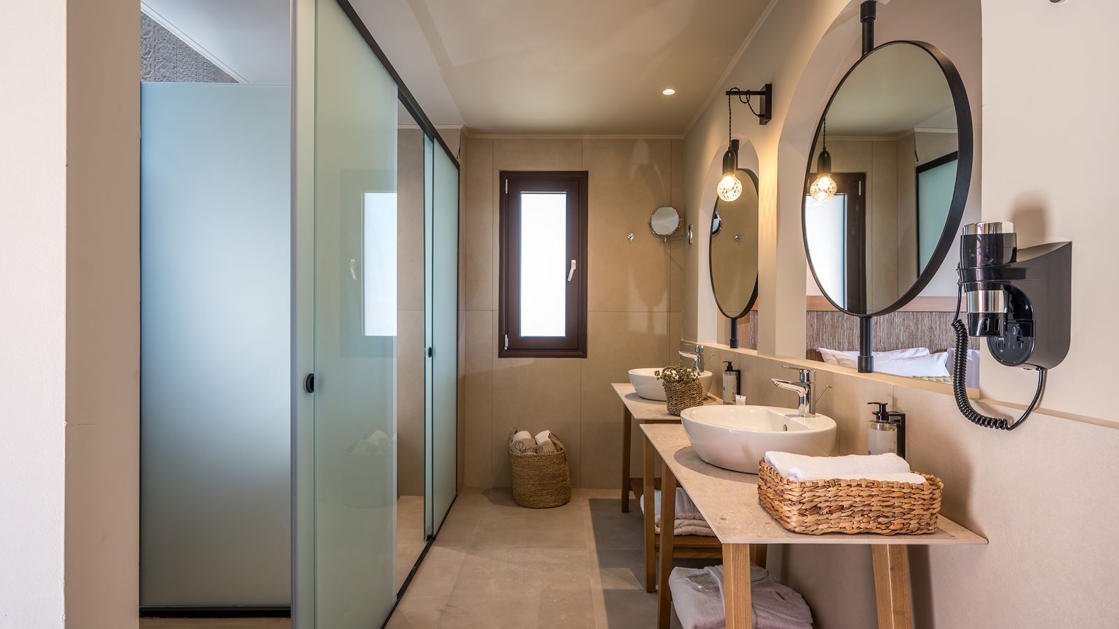 rooms-1-bedroom-suite--balcony-or-terrace-