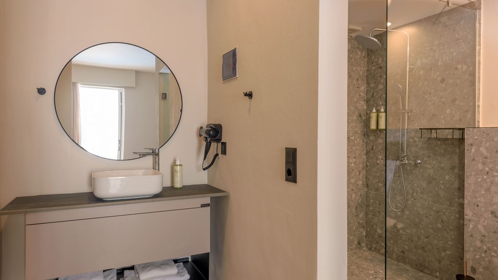 rooms-superior-family-room-private-pool