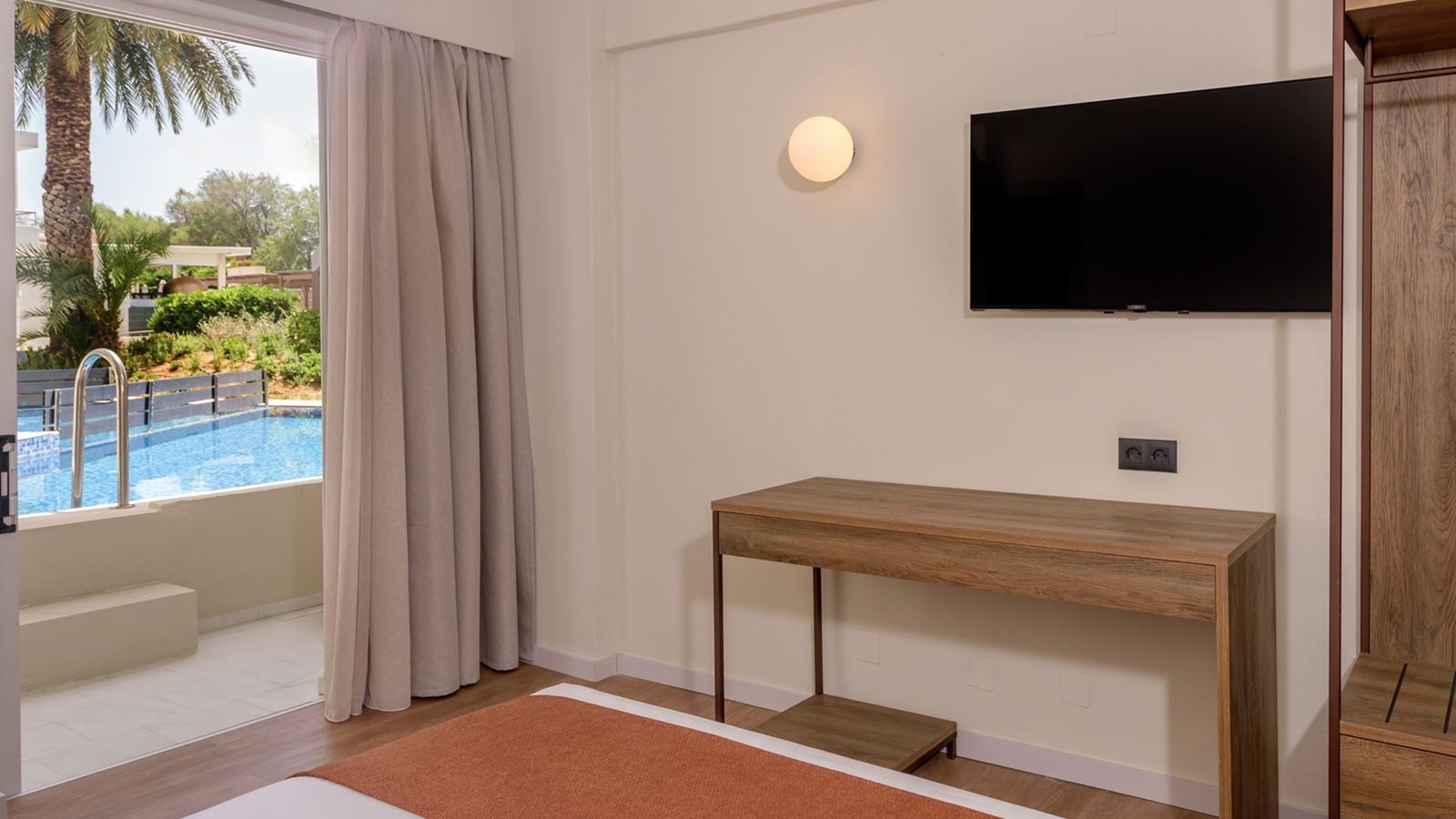 rooms-superior-family-room-private-pool