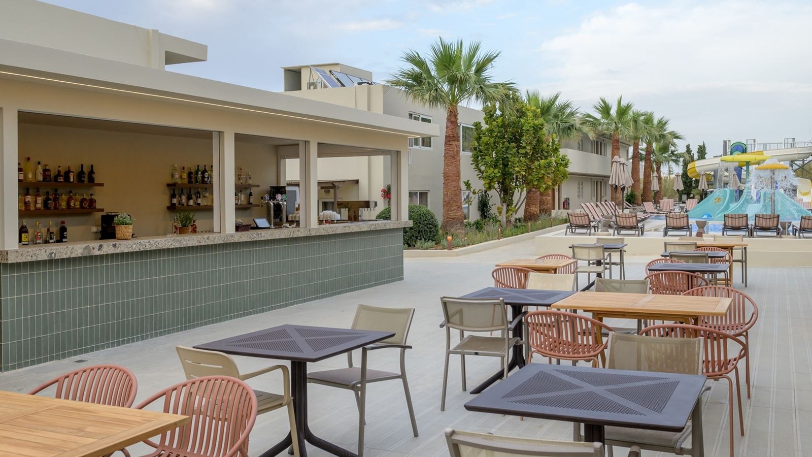 bars-ydor-main-bar-by-the-pool