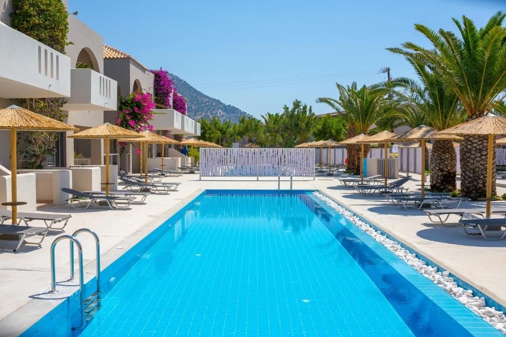 rooms-suite-family-1-bedroom-shared-pool