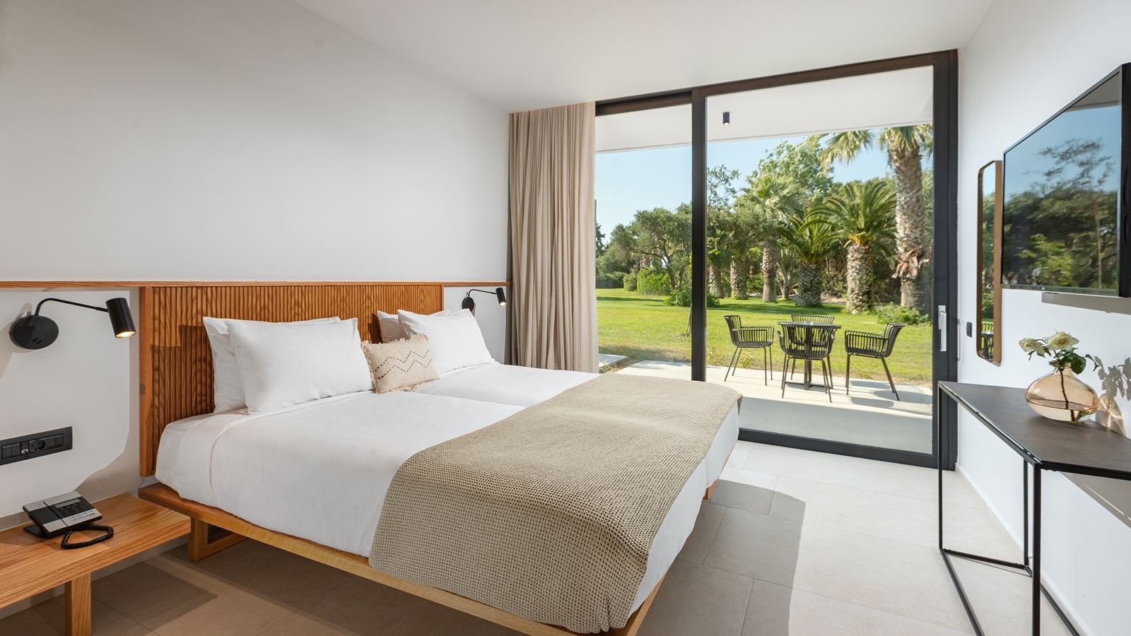 rooms-bungalow-with-balcony-or-terrace