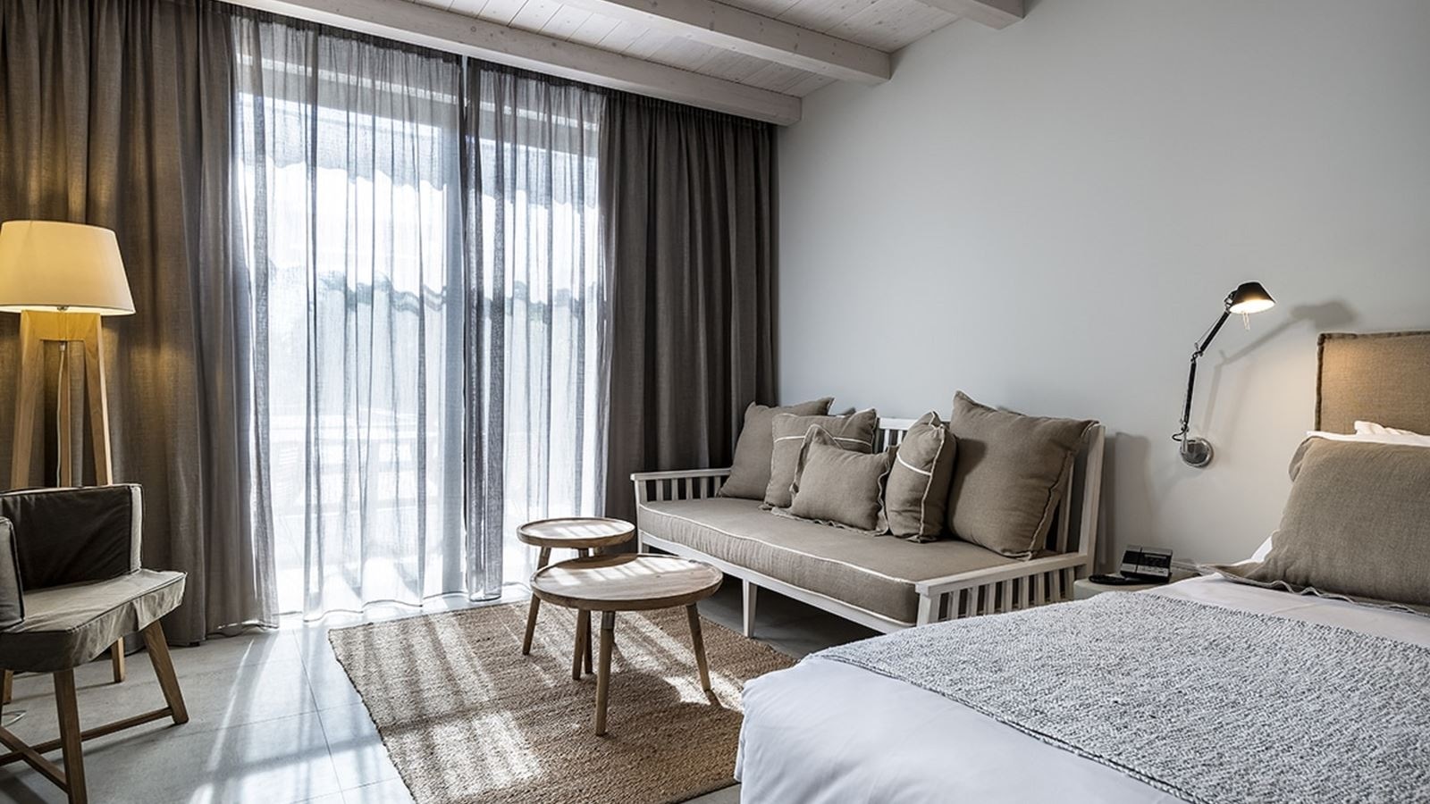 rooms-junior-suite-first-floor--pool-view-with-balcony