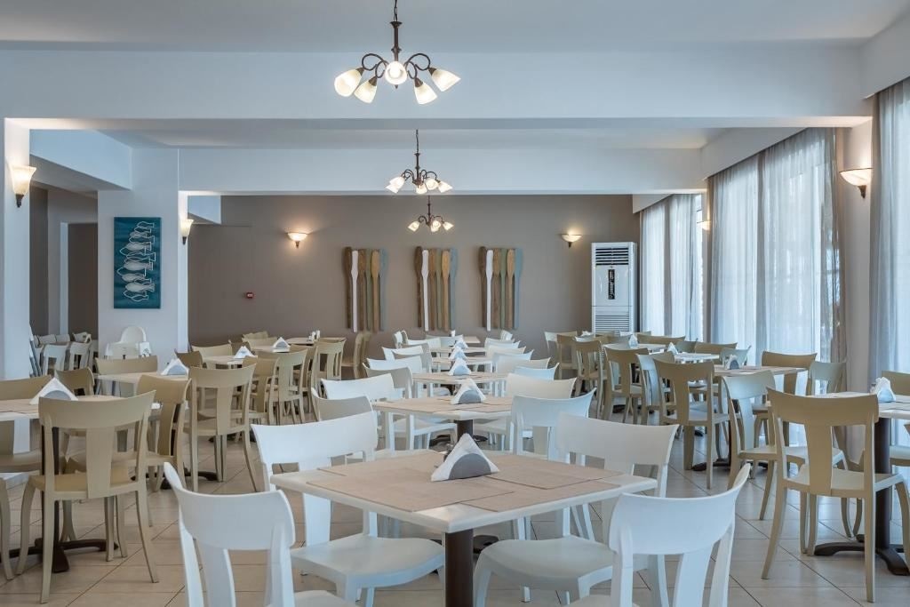 restaurants-pool-bar