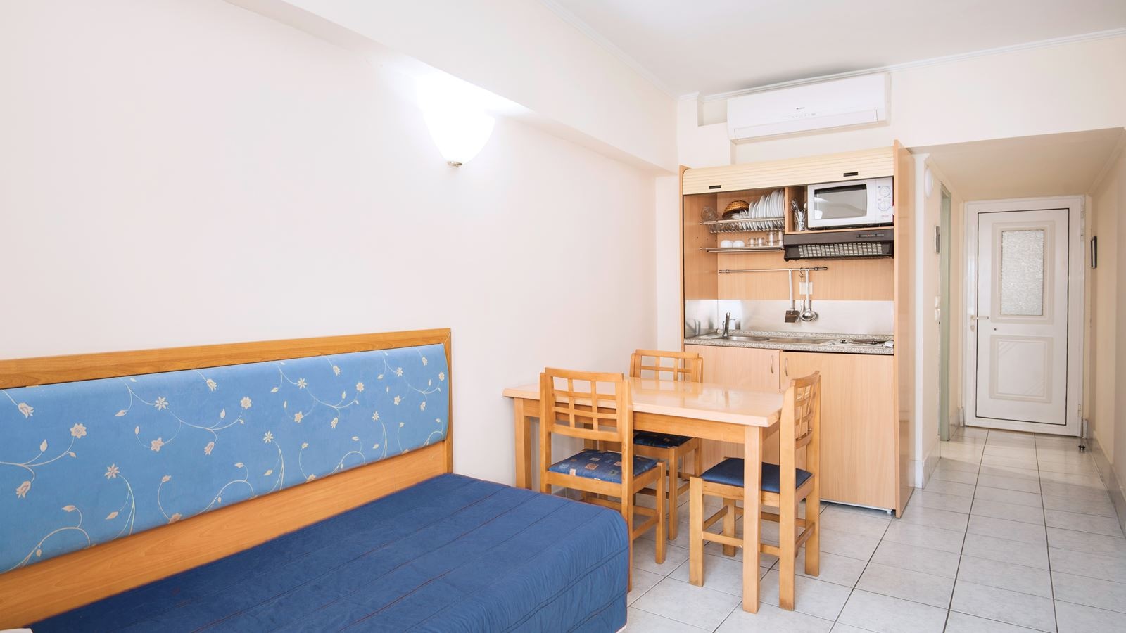 rooms-family-room-or-one--bedroom-apartment