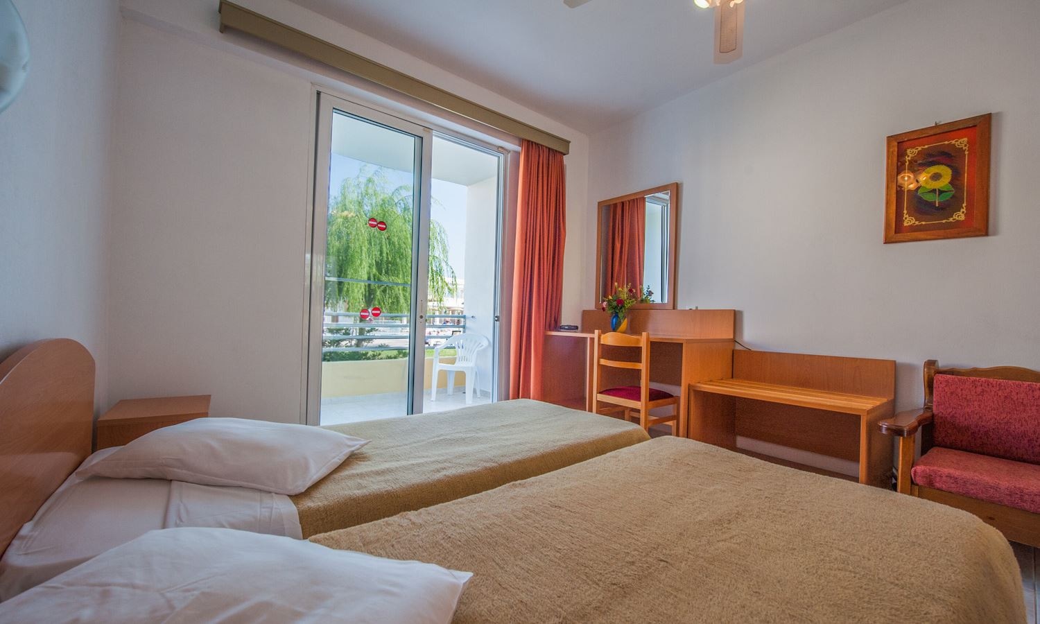 rooms-standard-double-gardenview-balcony