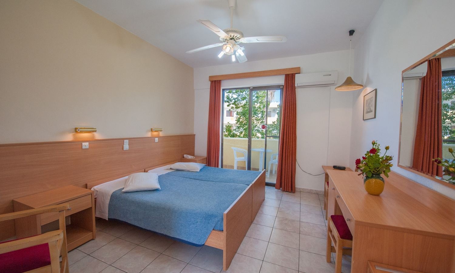 rooms-standard-double-gardenview-balcony