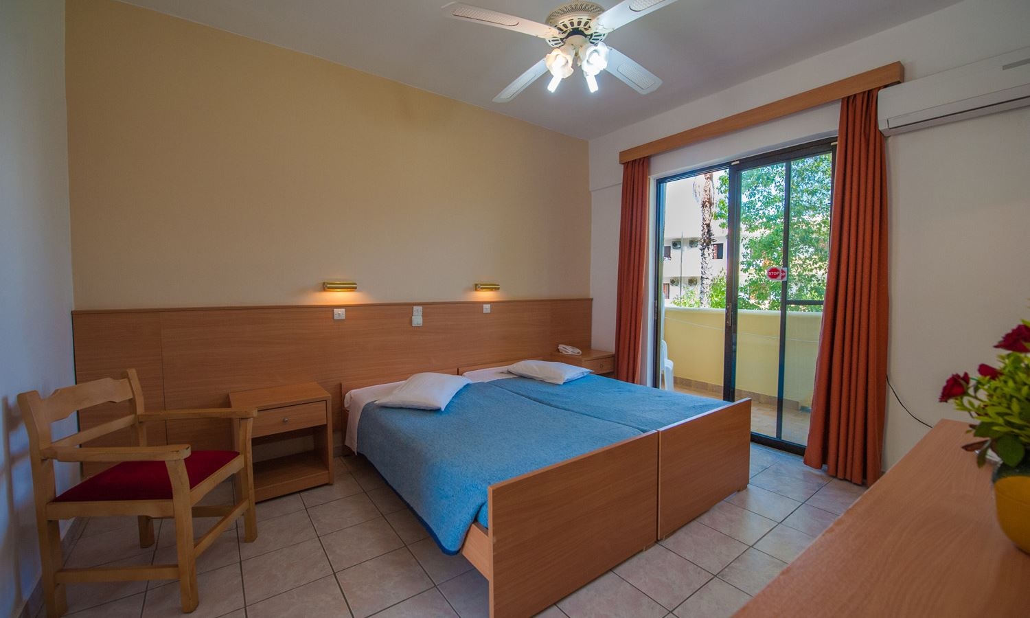 rooms-single-room-gardenview-balcony