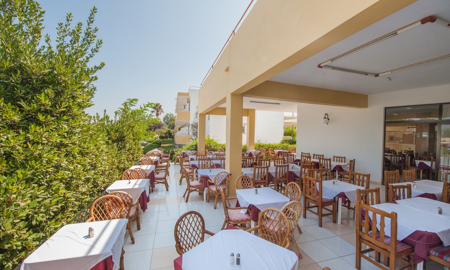 restaurants-pyli-bay