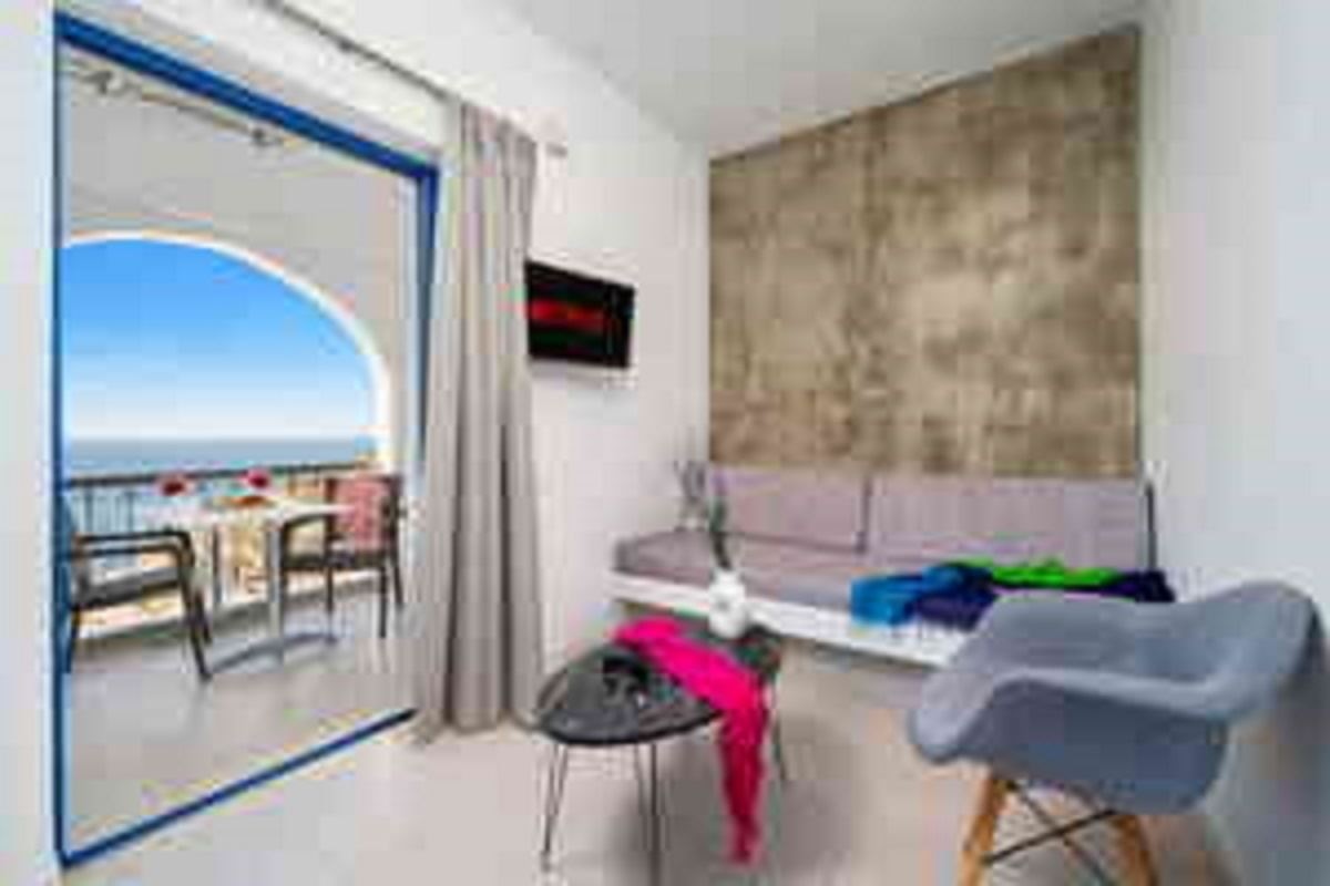 rooms-apartment-1-bedroom-seaview-balcony-or-terrace