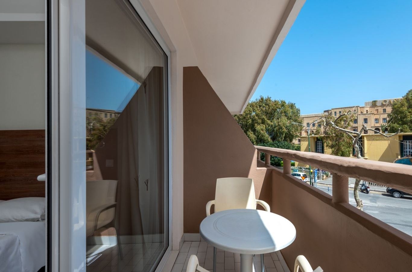 rooms-classic-room-single-use-city-view