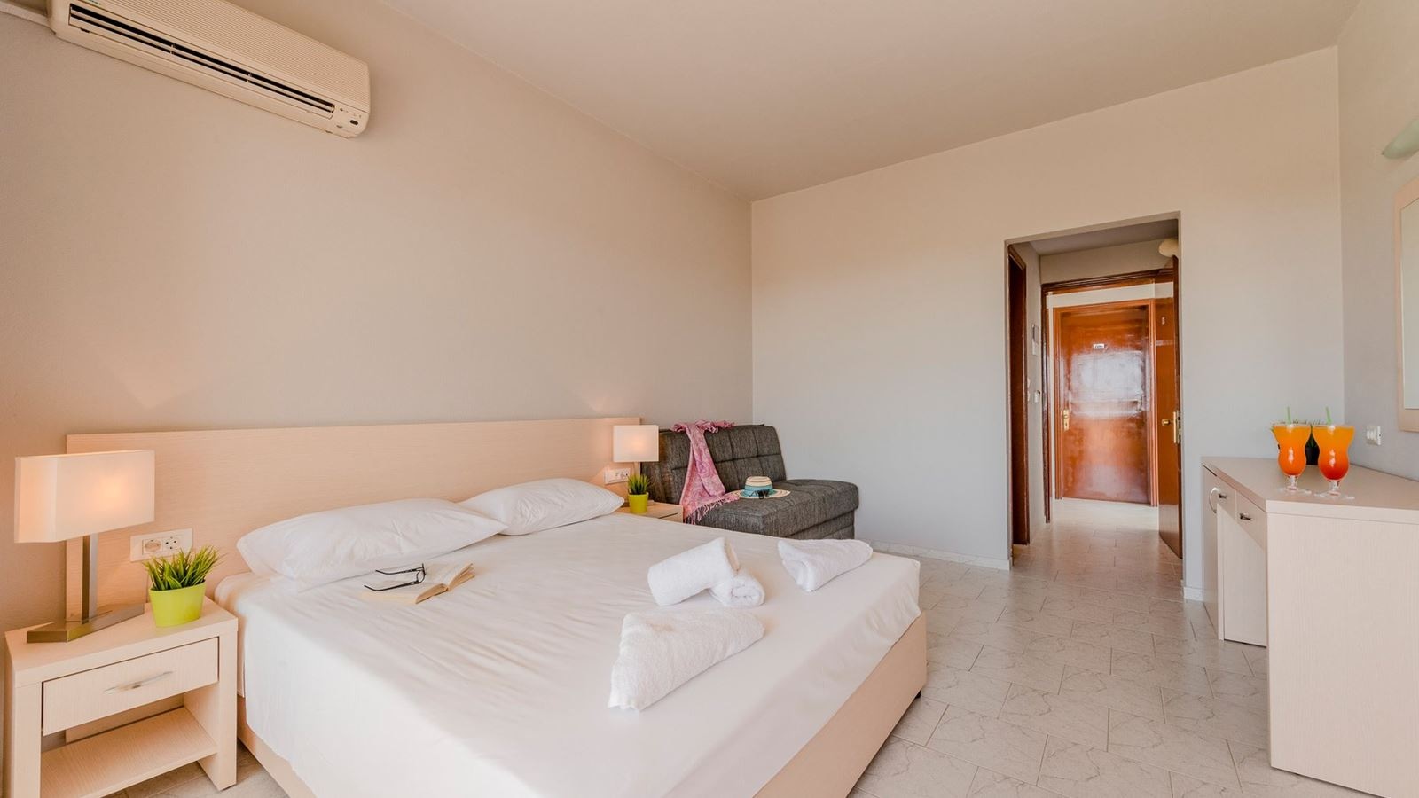 rooms-superior-room-with-balcony