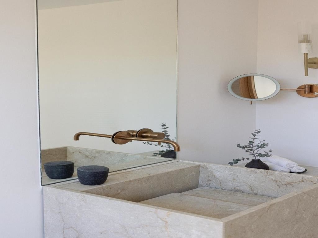 rooms-deluxe-bungalow-side-sea-view