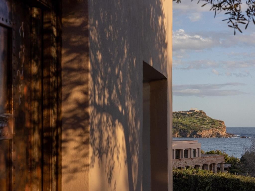rooms-deluxe-family-room-side-sea-view