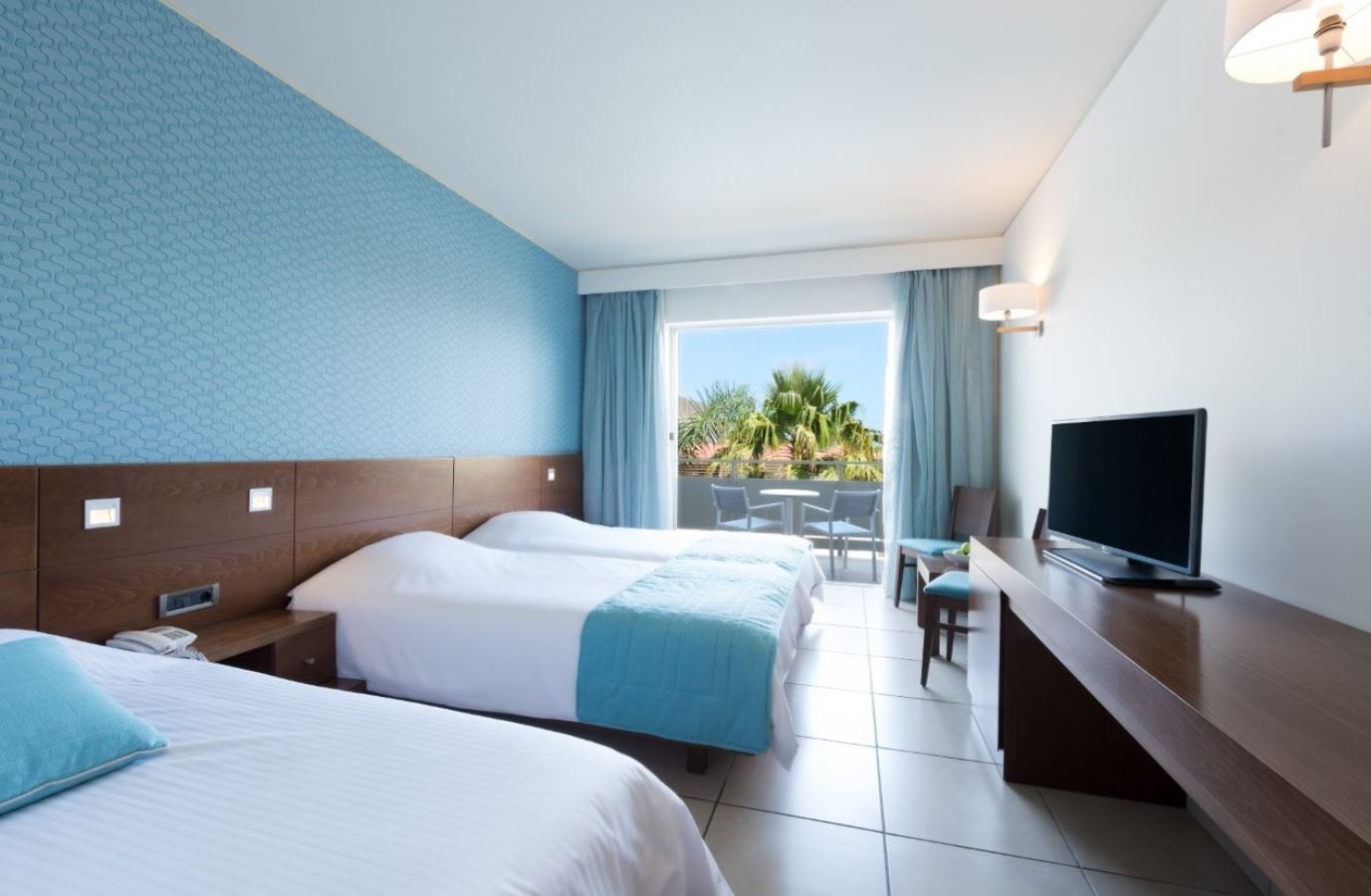 rooms-twin-pool-view