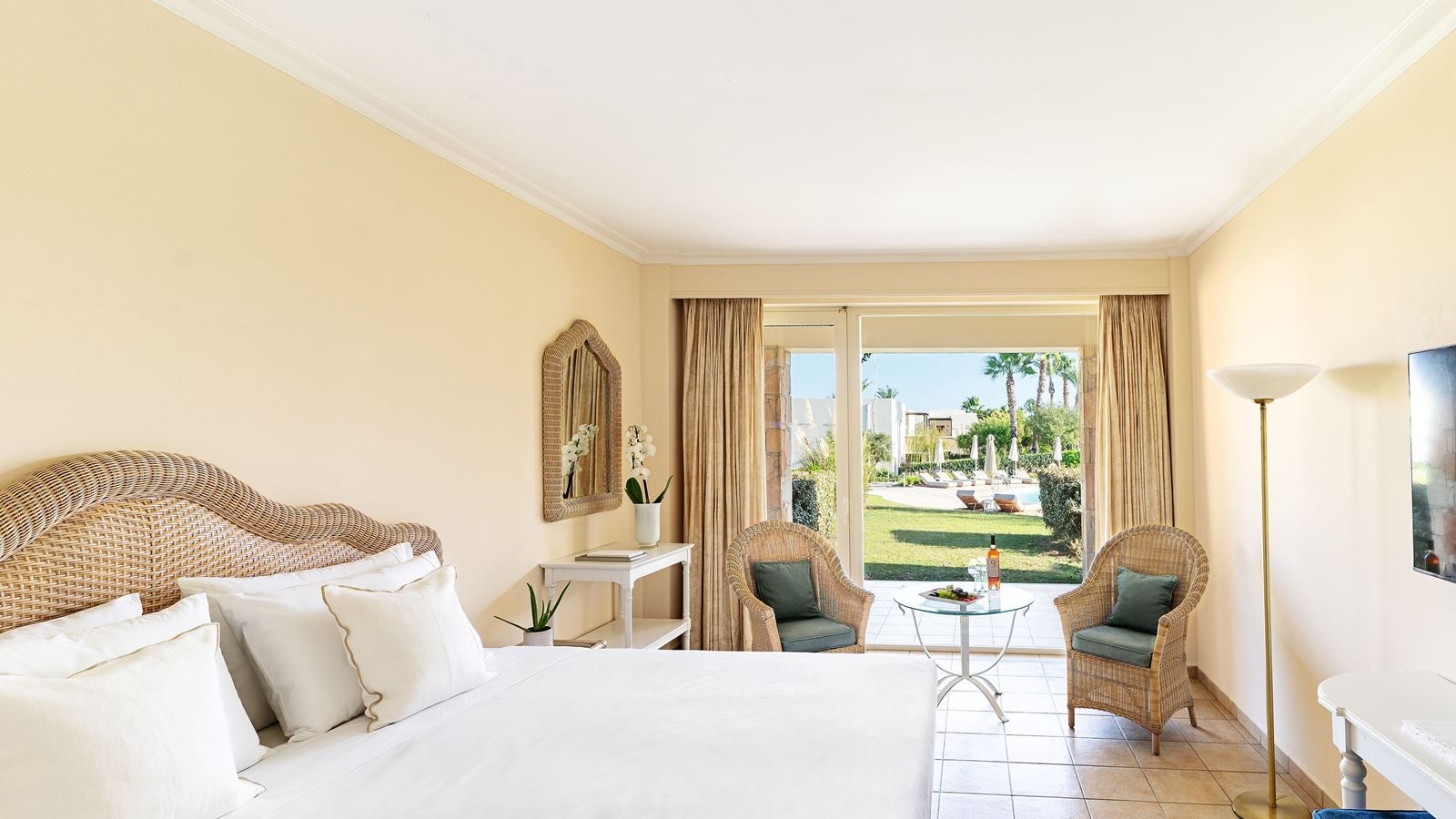 rooms-bungalow-pool-view