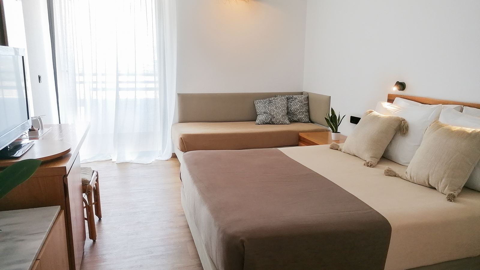 rooms-casa-room-fields-view